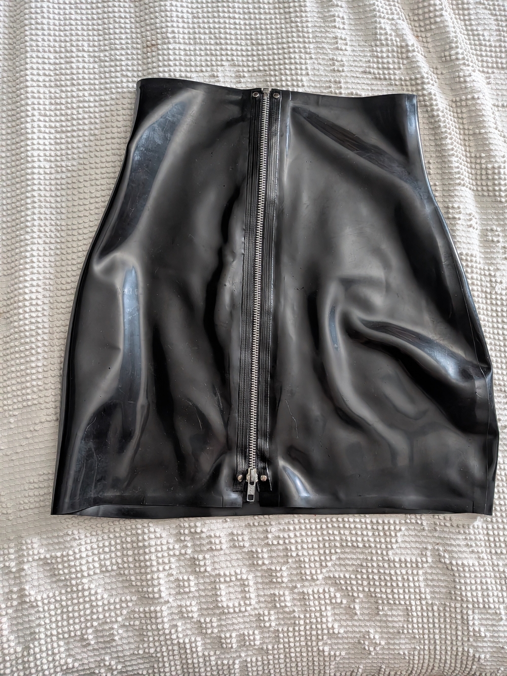 Latex Front Zip Mini Skirt 26 W 40 H